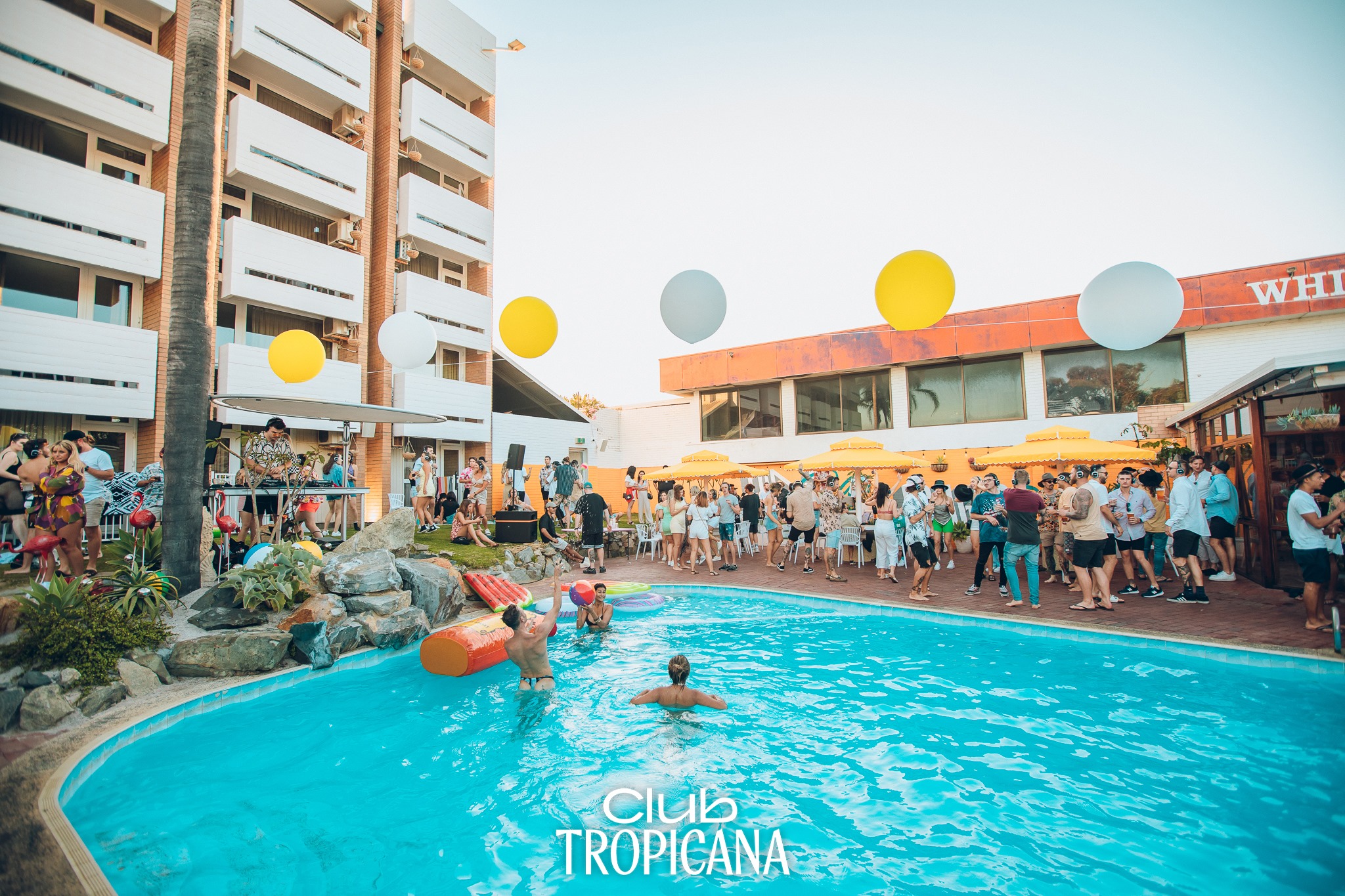 pool party